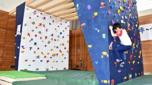 北海道のクライミング施設「ボルダリング仙美里」